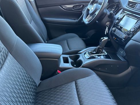 Used 2020 Nissan Rogue S image 17