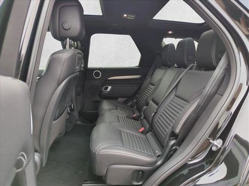 Used 2024 Land Rover Discovery Dynamic SE image 18