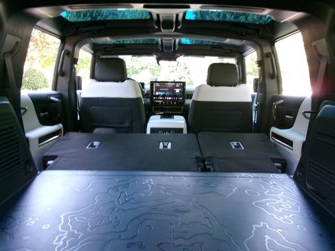 Used 2024 GMC Hummer EV 2X AWD/4WD image 32