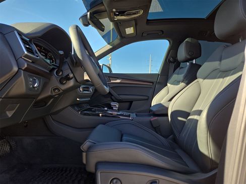 Used 2025 Audi Q5 e Premium Plus w/ Premium Plus Package image 16