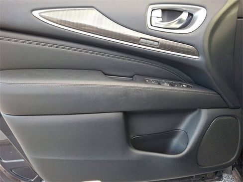 Used 2020 INFINITI QX60 Luxe w/ Essential Package image 16