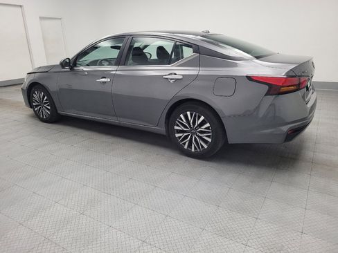 Used 2025 Nissan Altima 2.5 SV FWD image 3