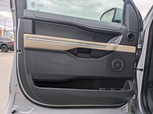 Used 2023 Ford Expedition Limited AWD/4WD image 15