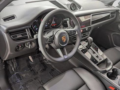 New 2026 Porsche Macan image 4
