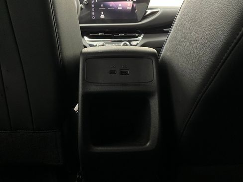 Used 2025 Buick Envista Sport Touring image 12