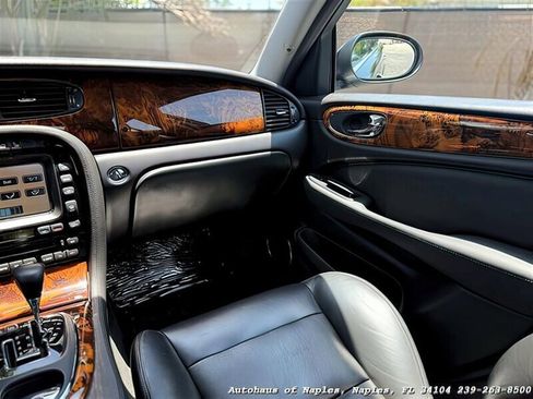 Used 2004 Jaguar XJ8 image 39