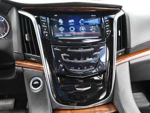 Used 2017 Cadillac Escalade ESV Luxury image 25