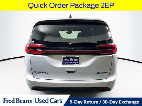 Used 2023 Chrysler Pacifica Limited w/ S Appearance Package FWD image 8