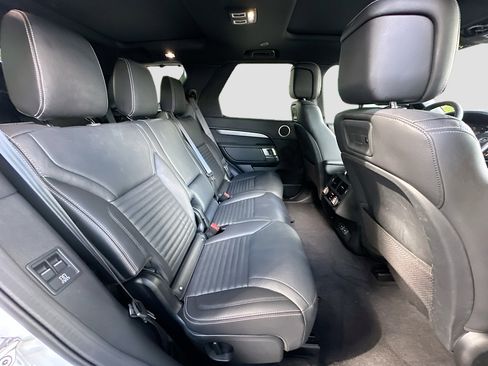 Used 2024 Land Rover Discovery Dynamic SE image 30