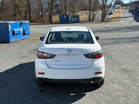 Used 2019 Toyota Yaris L image 10
