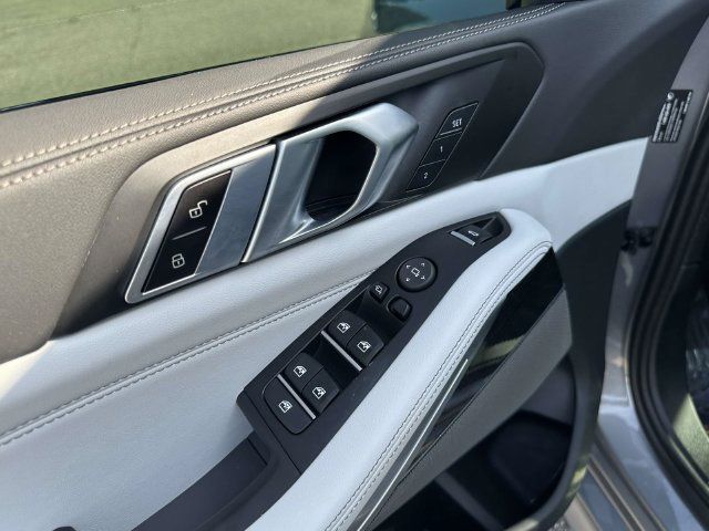 Certified 2025 BMW X5 xDrive40i w/ M Sport Package AWD/4WD image 24