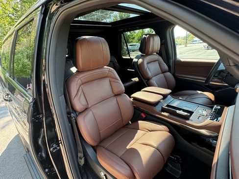 New 2025 Lincoln Navigator L Reserve image 12