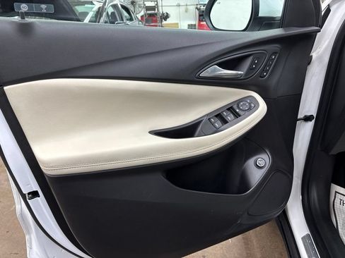 Used 2021 Buick Encore GX Essence FWD image 19