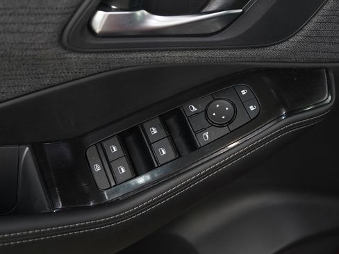 Used 2023 Nissan Rogue SV AWD/4WD image 19