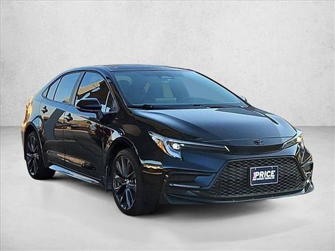 Used 2025 Toyota Corolla SE FWD image 3
