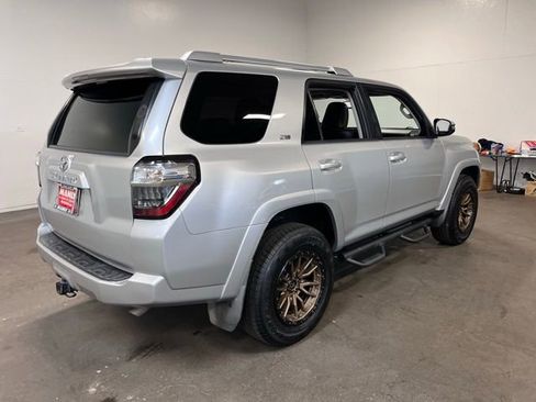 Used 2018 Toyota 4Runner SR5 Premium image 3