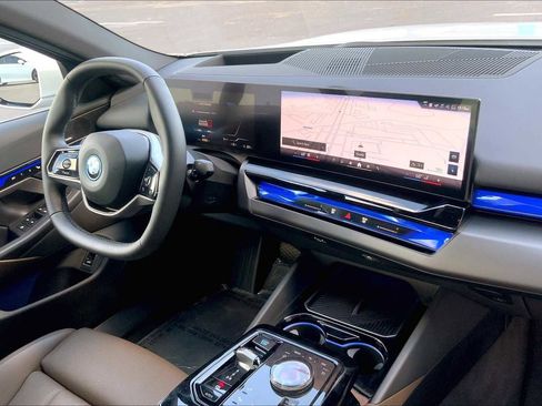 Certified 2024 BMW i5 eDrive40i w/ Premium Package image 33