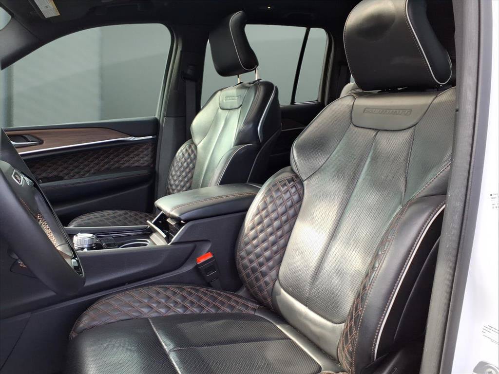 Certified 2022 Jeep Grand Cherokee Summit w/ Luxury Tech Group V AWD/4WD image 17