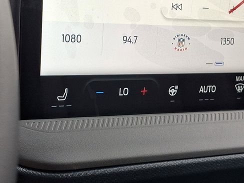 New 2025 Ford Maverick XLT w/ XLT Luxury Package image 17