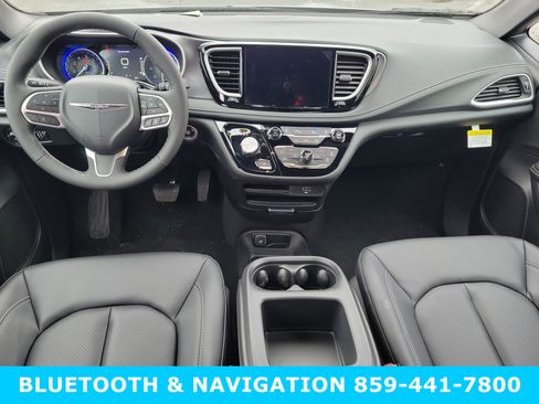 New 2026 Chrysler Pacifica Select AWD/4WD image 10