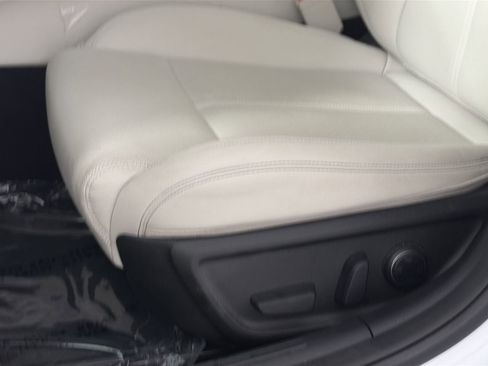 Used 2025 Genesis G70 2.5T AWD/4WD image 18