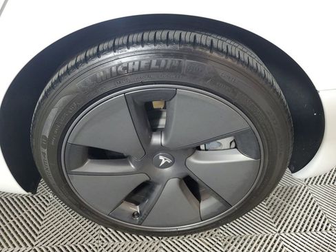 Used 2021 Tesla Model 3 Standard Range Plus image 9
