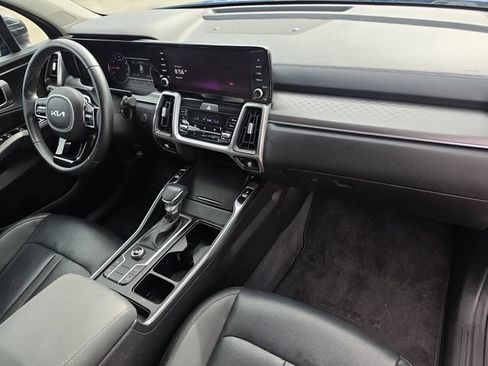 Used 2022 Kia Sorento S FWD image 11