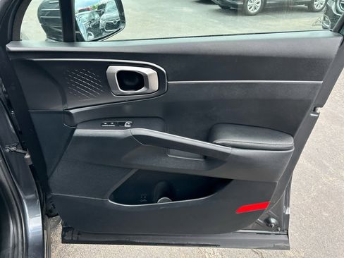 Used 2023 Kia Sorento LX image 34