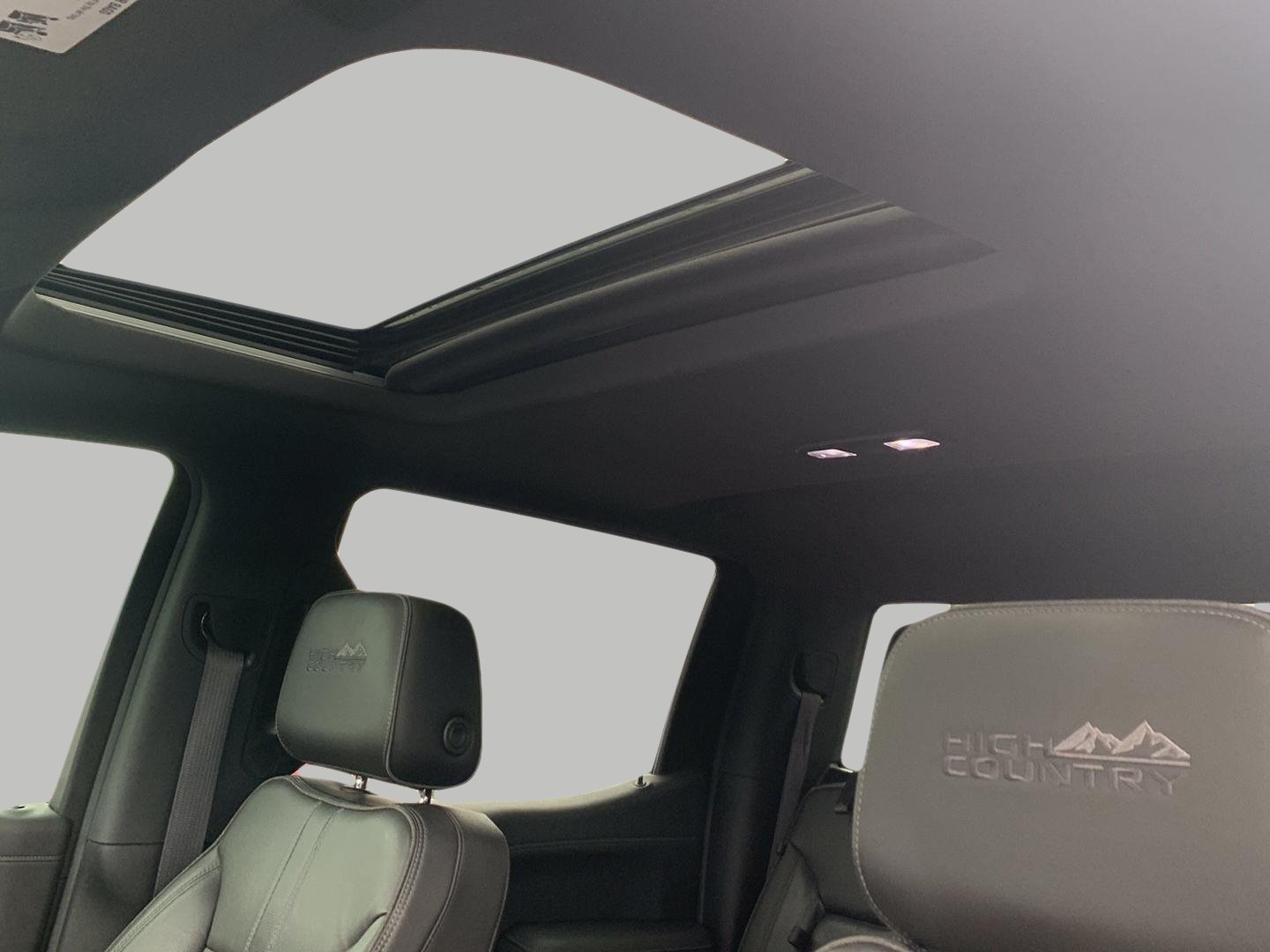Used 2019 Chevrolet Silverado 1500 High Country w/ Technology Package AWD/4WD image 19