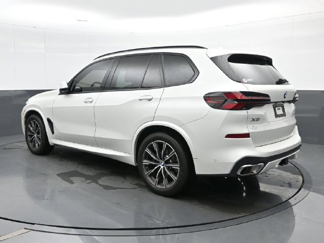 Used 2025 BMW X5 xDrive40i w/ M Sport Package AWD/4WD image 7