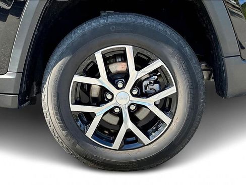 Used 2024 Jeep Grand Cherokee Limited image 32