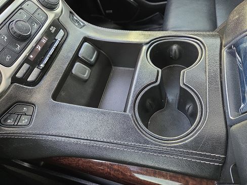 Used 2019 GMC Yukon SLT w/ Open Road Package image 25