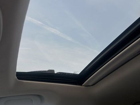 Used 2024 Subaru Outback Premium image 14