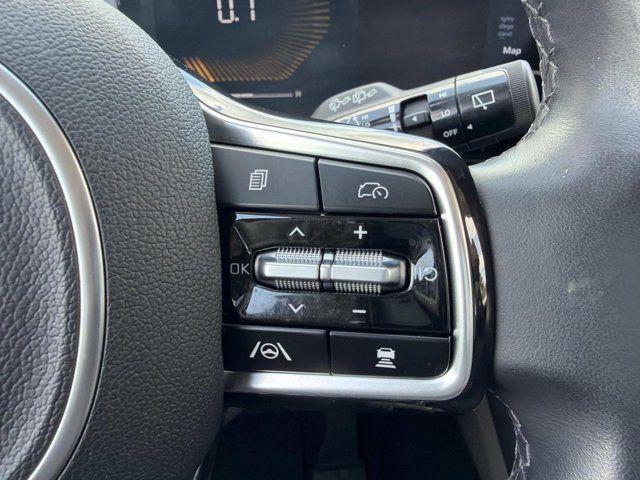 Used 2025 Kia Carnival FWD image 22