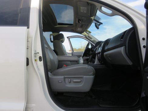 Used 2015 Toyota Sequoia Platinum image 34