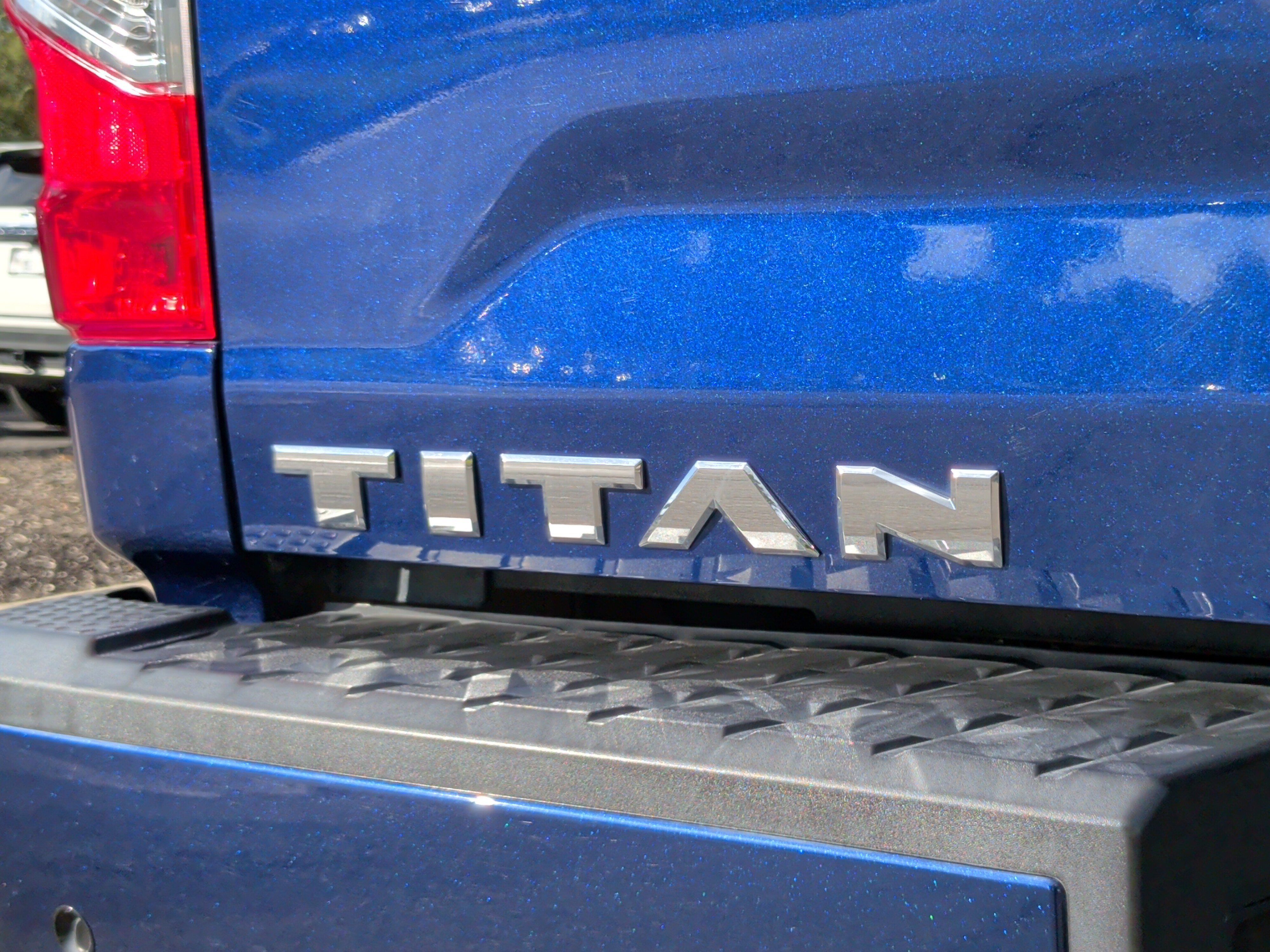 Used 2022 Nissan Titan SV w/ SV Convenience Package RWD image 12
