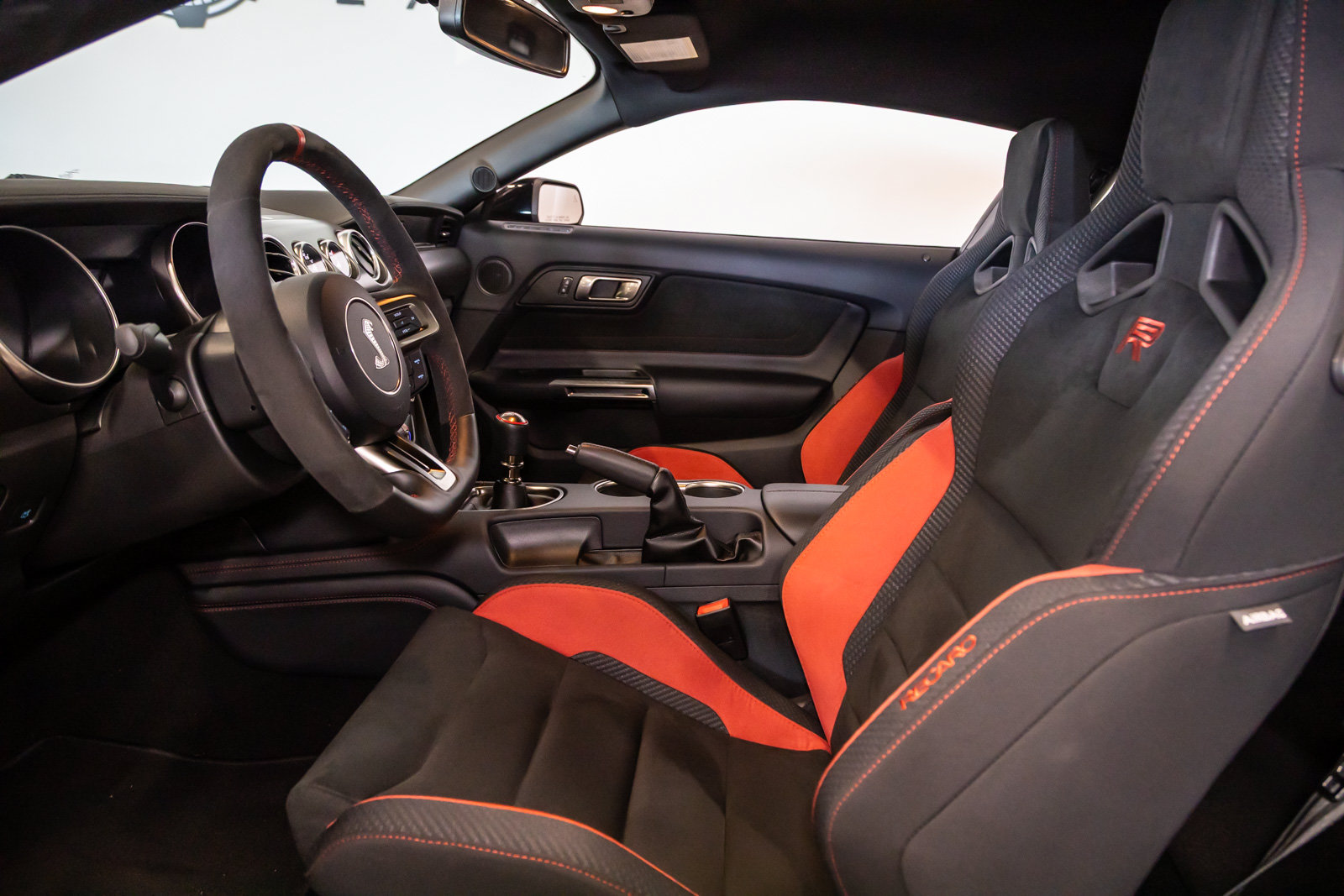 Used 2019 Ford Mustang Shelby GT350R w/ GT350R Equipment Group 920A RWD image 30