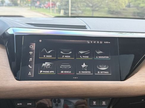 Used 2023 Audi e-tron GT Prestige w/ Prestige Package image 34