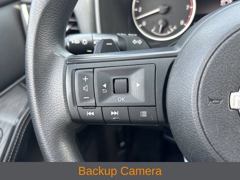 Used 2024 Nissan Rogue SV FWD image 3