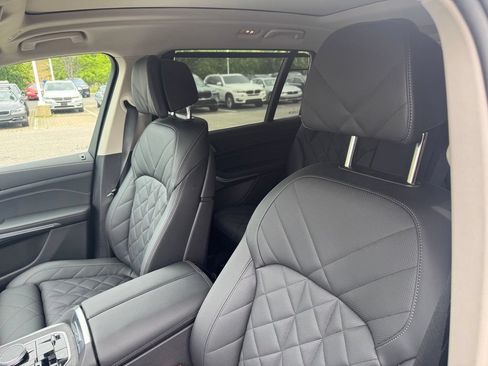 Used 2026 BMW X7 xDrive40i w/ Premium Package AWD/4WD image 6