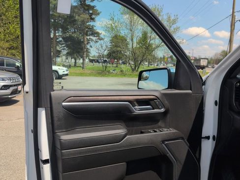 Used 2023 Chevrolet Silverado 1500 LT AWD/4WD image 6