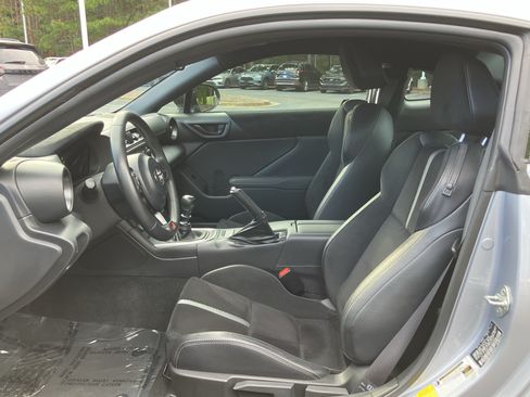 Used 2025 Toyota GR86 Premium w/ Performance Package RWD image 16