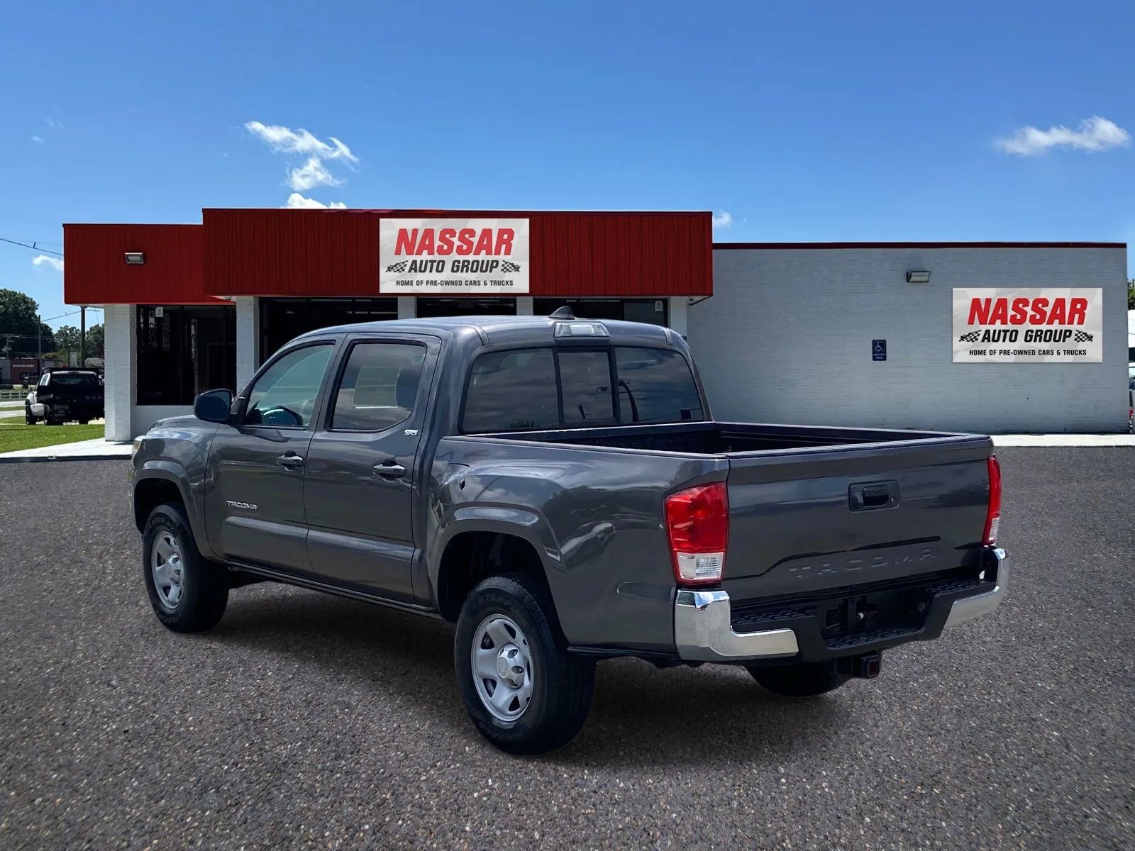 Used 2016 Toyota Tacoma SR5 w/ Towing Package RWD image 6