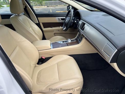 Used 2013 Jaguar XF image 39