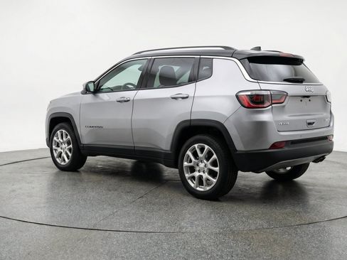 Used 2025 Jeep Compass Limited AWD/4WD image 6