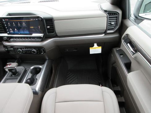 New 2026 Chevrolet Silverado 1500 LTZ w/ LTZ Premium Package AWD/4WD image 19