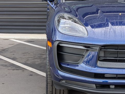 Certified 2025 Porsche Macan image 12