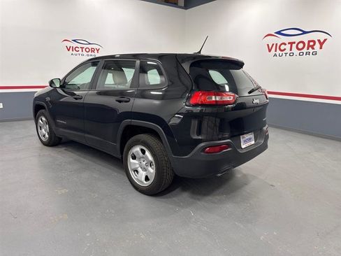 Used 2015 Jeep Cherokee Sport FWD image 4