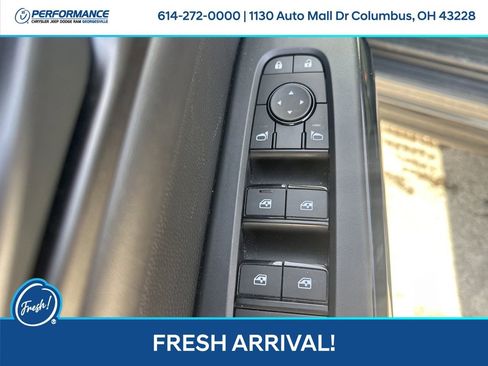 Used 2024 Nissan Pathfinder SV image 12