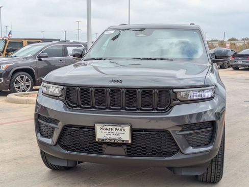 New 2025 Jeep Grand Cherokee Laredo RWD image 8
